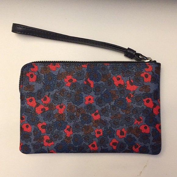Coach wristlet - Picture 2 of 8